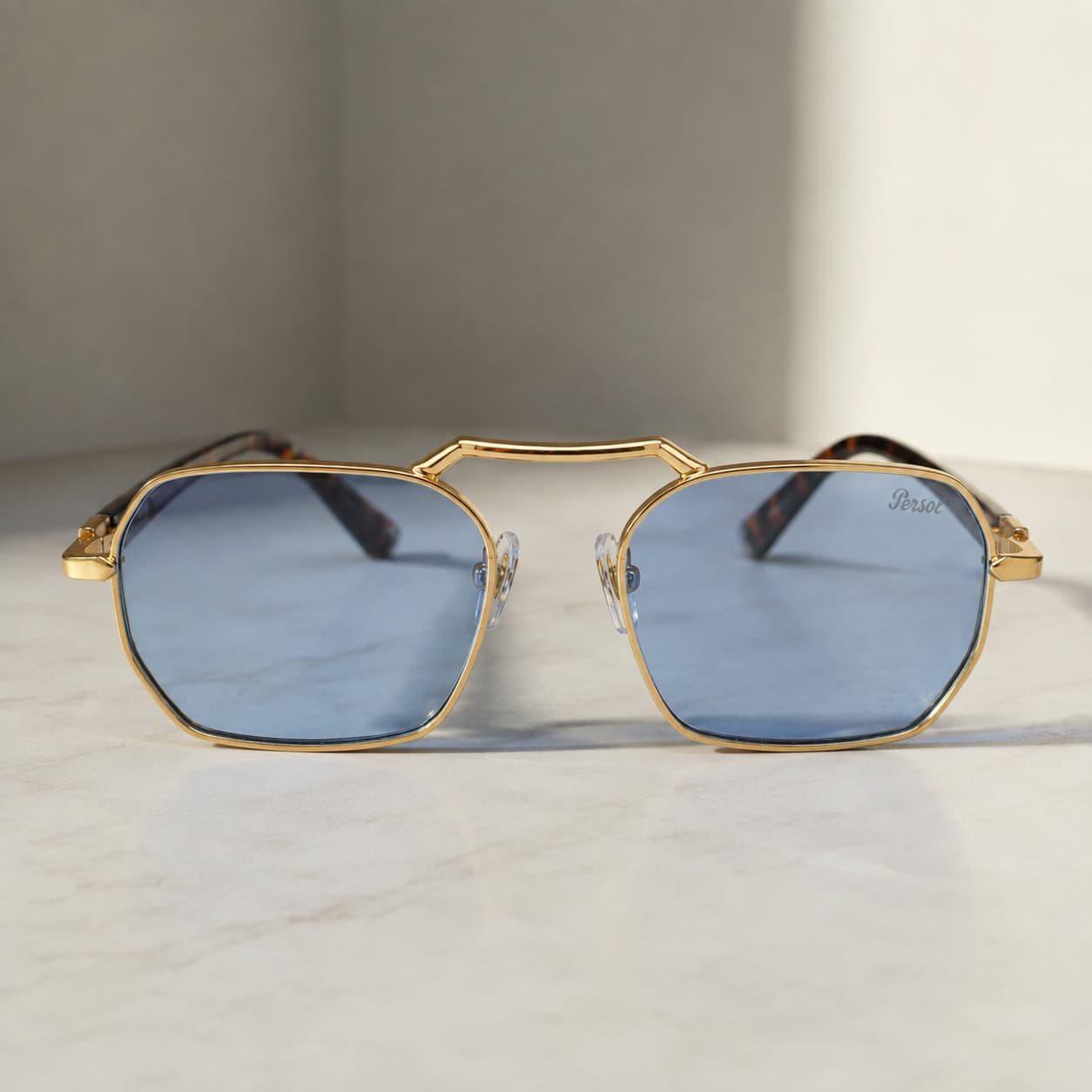 نظارة Lunettes de Soleil Persol Classic Metal، عرض مسطح