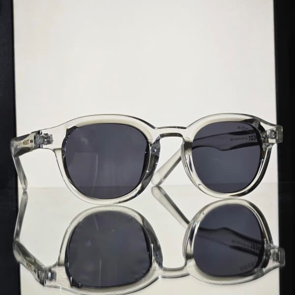 نظارة Transparent Gray Spring Hinges Acetate Oval Tinted Sunglasses على عارض